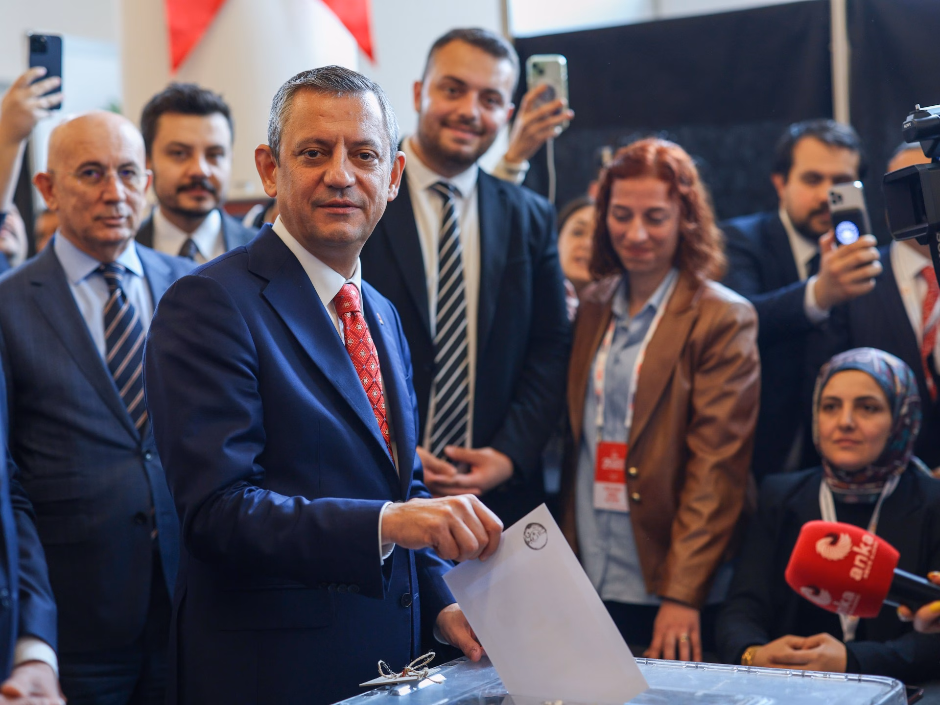 Aa 20250406 37550235 37550227 chp 21 olaganustu kurultayinda genel baskanlik icin oy verme islemi ta.jpeg