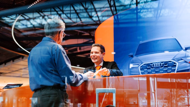 Sixt’s stock price drops as the company struggles to turn a profit, despite lower losses.