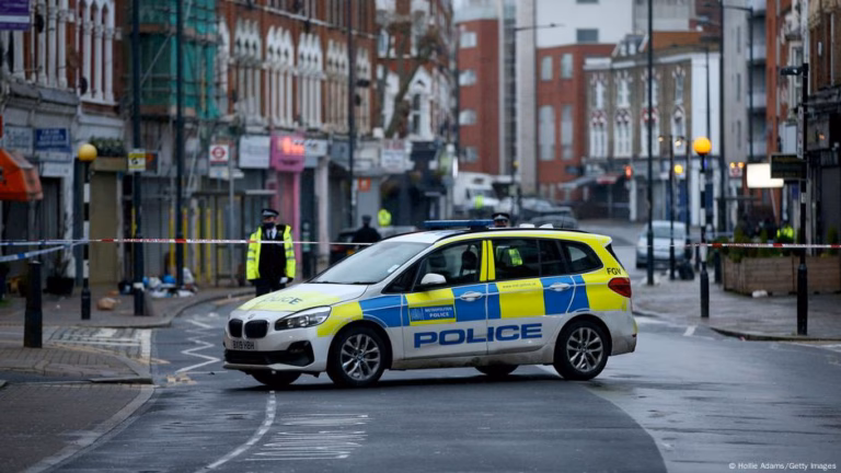 British authorities apprehend five individuals on suspicion of terrorism-related crimes – DW – April 5, 2025