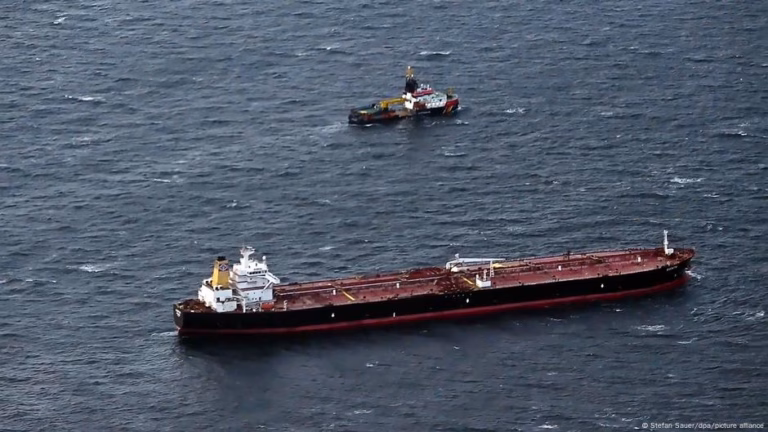 Britain to Impose Sanctions on Russia’s Clandestine Maritime Operations – DW – 05/09/2025