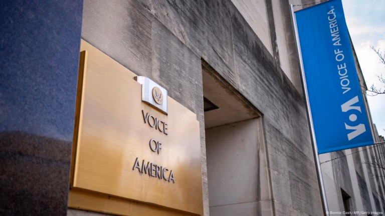 US appellate court halts decision to reinstate VOA employees – DW – April 5, 2025