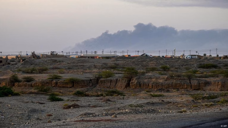 Rapid Support Forces (RSF) insurgents launch assault on Port Sudan, military reports – DW – 05/04/2025
