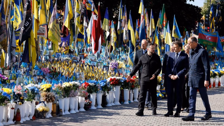 Leaders from Germany, France, UK, and Tusk in Ukraine – DW – October 5, 2025