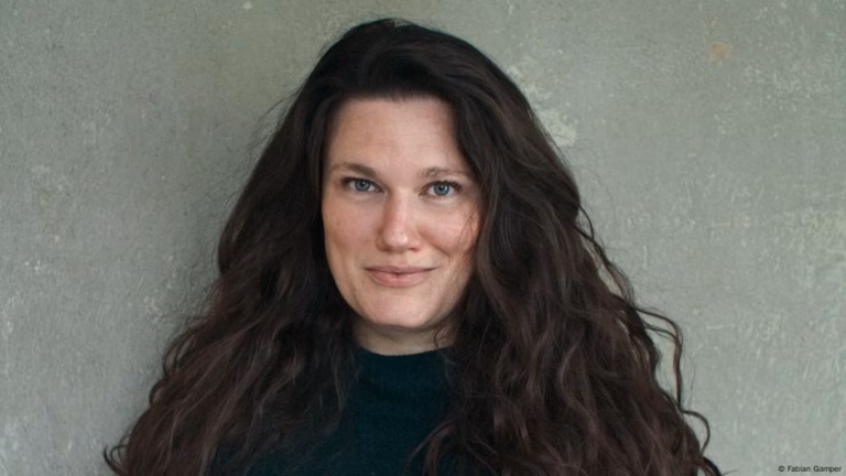 Film Director Mascha Schilinski Overjoyed at Cannes – DW – May 14, 2025