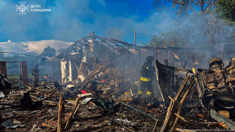 Russian attack targets civilian bus – DW – May 17, 2025