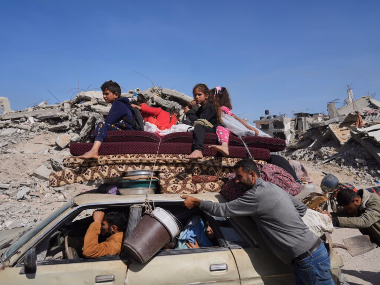 Palestinians fleeing northern Gaza in large numbers due to escalating Israeli airstrikes | Israel-Palestine conflict Updates
