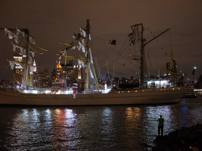 Nineteen People Injured as Mexican Navy Vessel Collides with Brooklyn Bridge in NYC