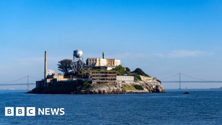 Trump instructs the reopening of the infamous Alcatraz prison site