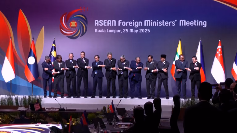 Malaysia Urges ASEAN Summit to Broaden Myanmar Ceasefire Efforts in Video