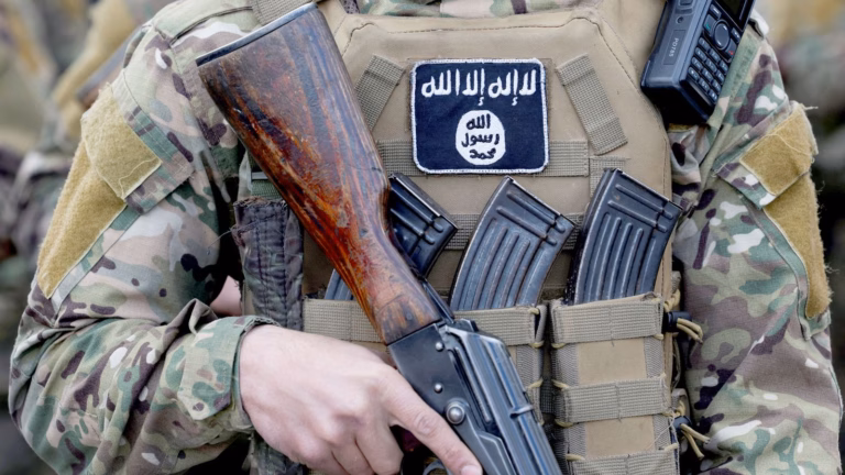 Returning Islamic State combatants to the United Kingdom should be met with legal consequences, asserts a parliamentary committee.