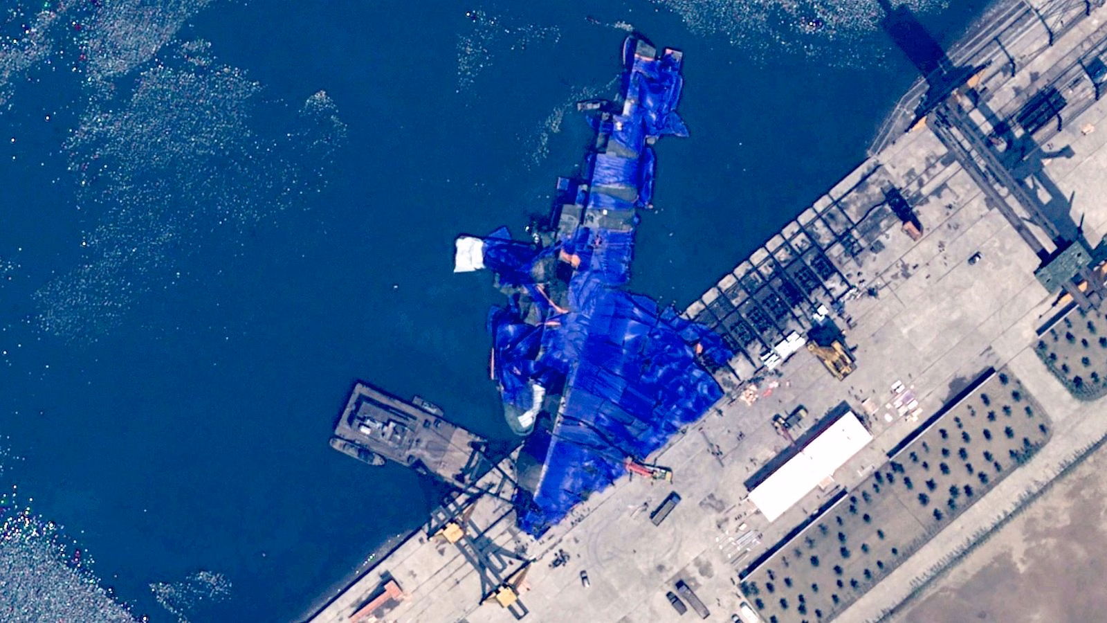 Skynews satellite airbus blue tarp 6924766.jpg