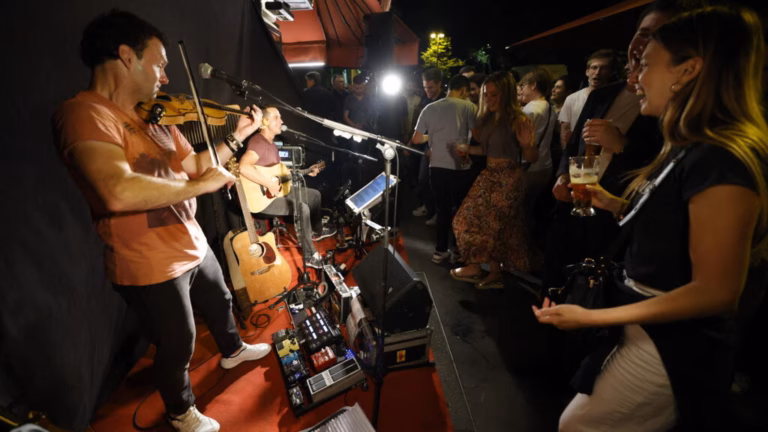 Exploring France’s Annual Solstice Festival: The Fête de la Musique