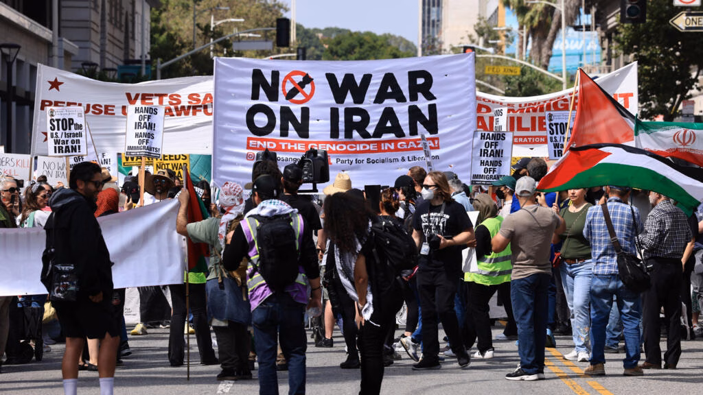 2025 06 21t230223z 1924070524 rc2b7fa4yx9n rtrmadp 3 usa migration protest los angeles.jpg