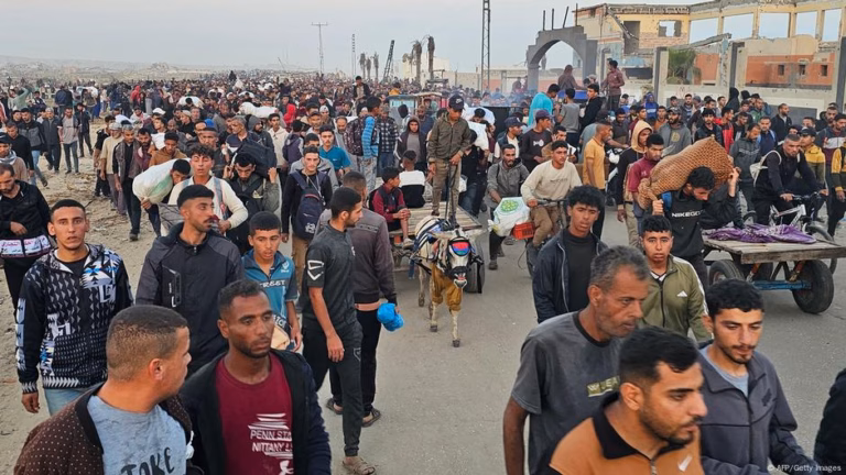 Numerous Palestinians perish at humanitarian location – DW – 06/01/2025