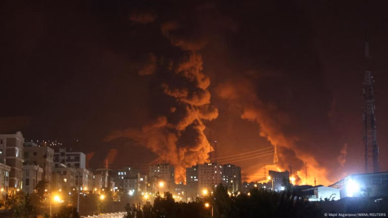 Second Night of Strikes Sees Fresh Assaults on Iran, Israel – DW – 06/15/2025