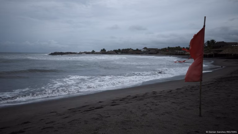 Tropical Storm Erick Strengthens to Category 3 Before Possible Coastal Impact – DW – July 19, 2025