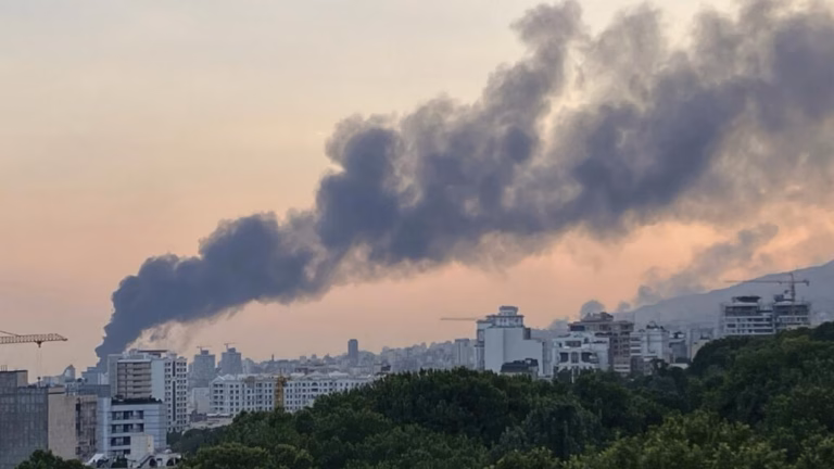 🔴 People’s Broadcasting Service (PBS): Trump is urging everybody to flee from Tehran.