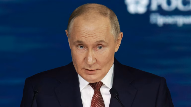 Putin Claims Ukraine Belongs to Russia, Brandsishes Nuclear Threat, Expressing Views on Trump | Global Headlines