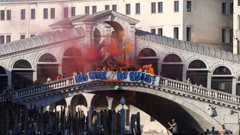 ‘Tight Spot for Bezos’: Protestors Gather in Large Numbers Against Billionaire’s Wedding Amidst Last Day of Venice Festivities | Global Headlines