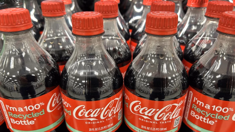 Trump Announces Coca-Cola’s Decision to Use Real Cane Sugar in US Production