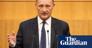 ” aqua latet, vinum bibitur”: Austrians ridicule far-right lawmakers for lucrative secondary roles | Austria