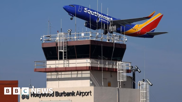 Flight attendants injured as Southwest flight experiences a sudden descent