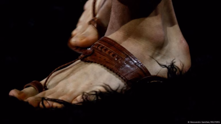 Prada to Collaborate with Indian Craftsmen Following Controversy Over Sandals – DW – 12 July 2025
