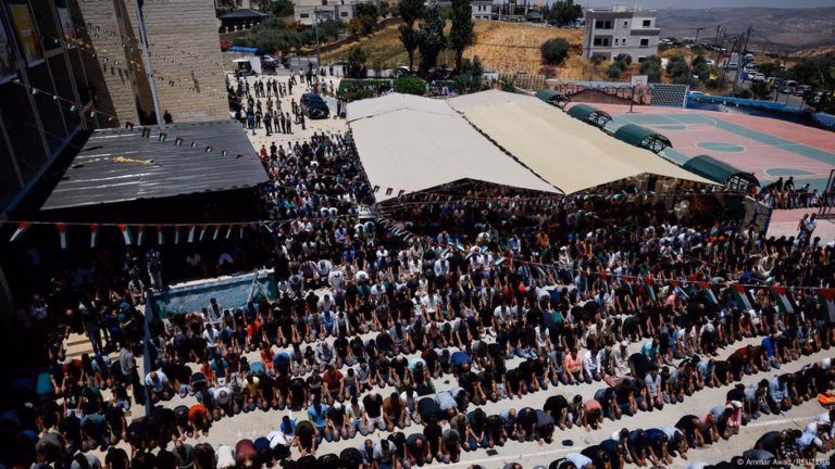 Violent Incident by Israeli Settlers Targeting Palestinians – DW – 07/13/2025