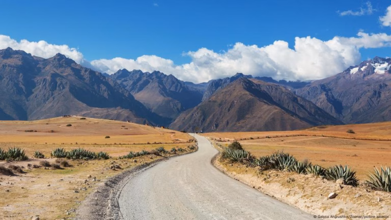 Peru Bus Accident: At Least 15 Fatalities – DW – July 26, 2025