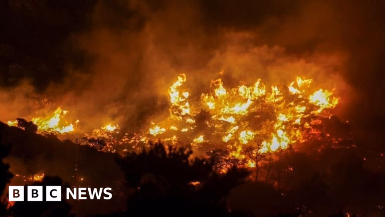 widespread evacuations amid ongoing fire near Ierapetra, Crete
