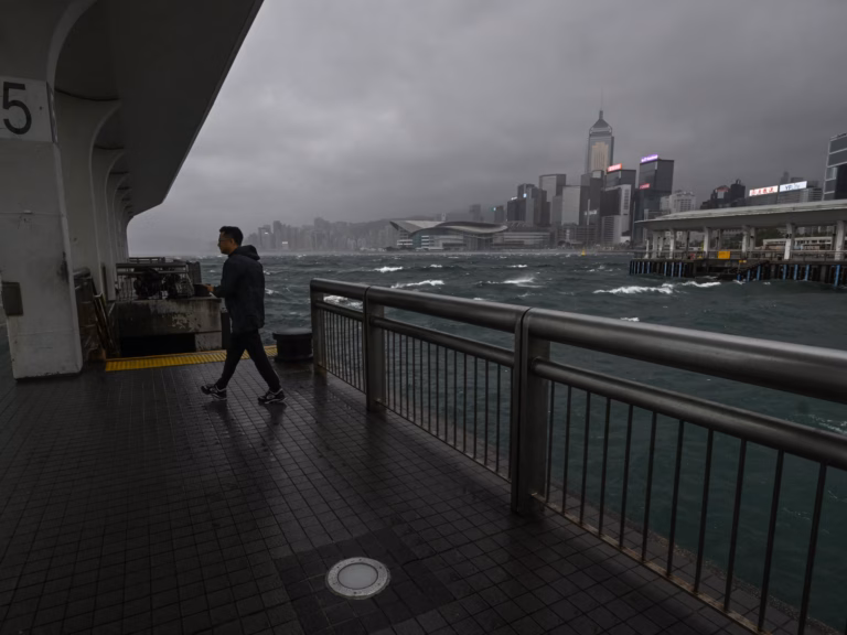 Severe Typhoon Wipha Affects Flight Schedules in Hong Kong, Southern China | Updates on Weather Impact