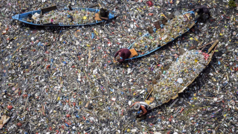 Experts tackle the magnitude of ocean plastic pollution