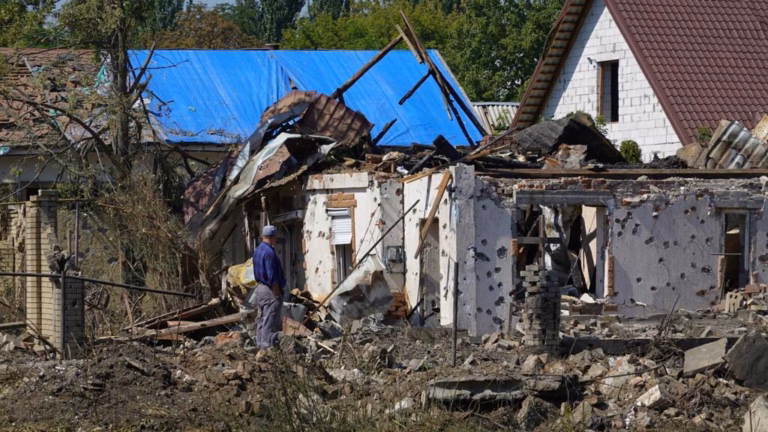 Russia Carries Out Extensive Airst Assaults Against Ukraine, Resulting in One Fatality