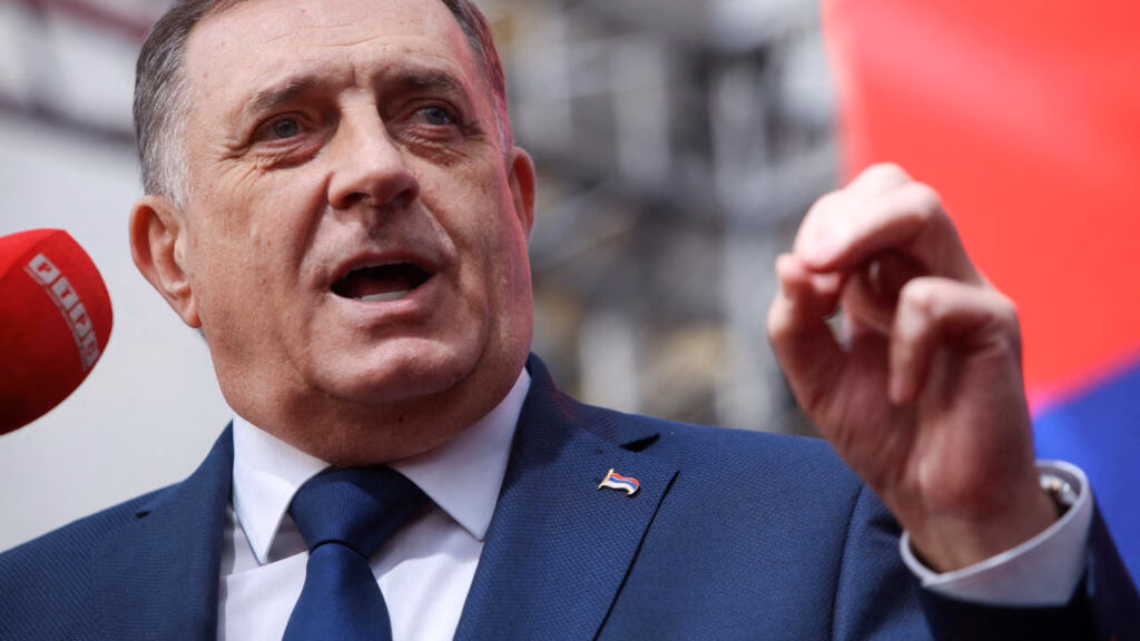 2025 08 06t111427z 233637000 rc2t1da352tk rtrmadp 3 bosnia dodik mandate.jpg