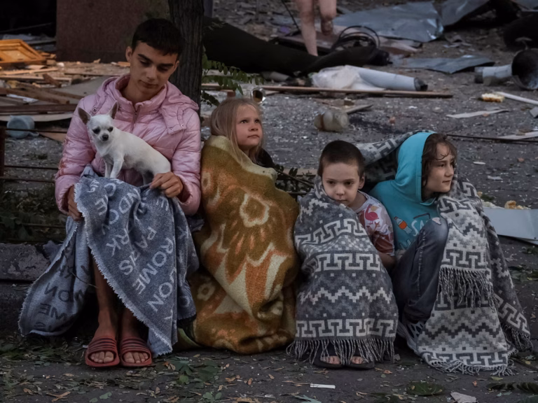 A Visual Weekly Recap: From Military Strikes in Kiev to Protests in Indonesia