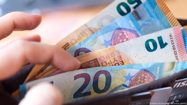 €4 billion increase in social benefits over the past year – DW – 08/03/2025