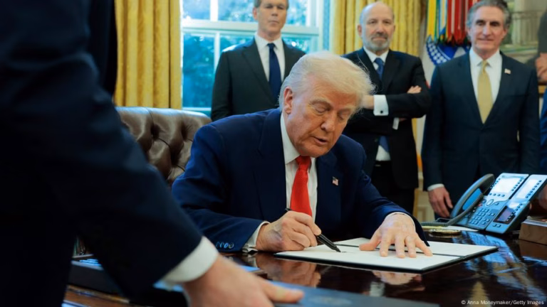 Trump and China agree to prolong tariff reprieve by an additional 90 days – DW – 08/12/2025