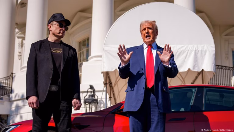 Trump Implements Order to Streamline Commercial Spaceflight Rules – Dessert World News – August 14, 2025