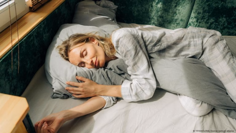 Struggling with insomnia? Discover effective methods for swift slumber – DW – 08/15/2025