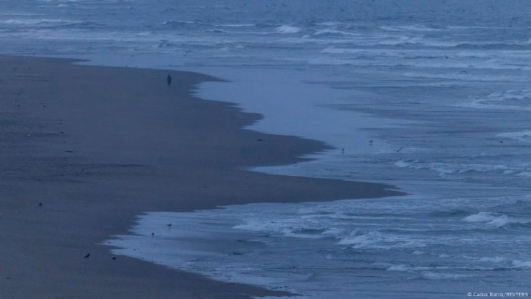 Russia issues fresh tsunami alert following Kuril Islands earthquake – DW – 08/03/2025