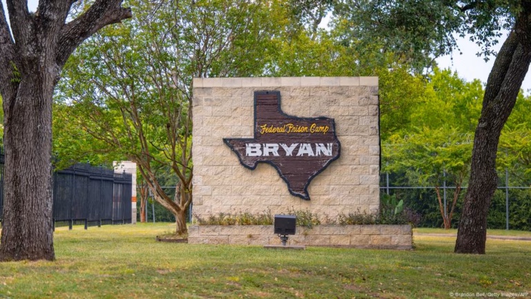 Partner of Epstein, Ghislaine Maxwell relocated to Texas prison facility – DW – 08/02/2025