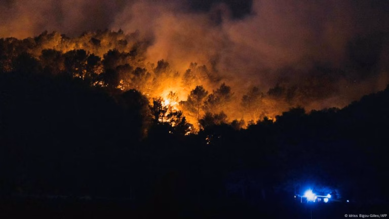 Southwest France highway closure due to intense wildfire – DW – 8/6/2025