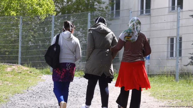Supporting women refugees in Germany with employment opportunities – DW – 08/10/2025