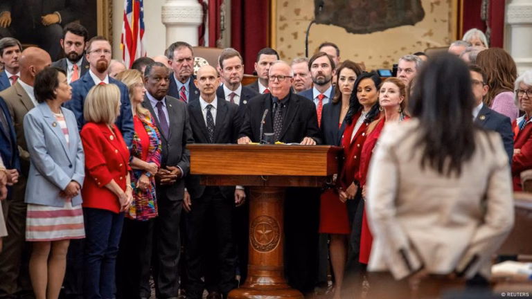 Texas Legislature endorses revised voting district plan satisfying Trump’s demands – DW – August 21, 2025