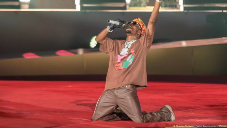 Ghanaian musician Shatta Wale released on bail amid Lamborghini investigation – DW – August 21, 2025