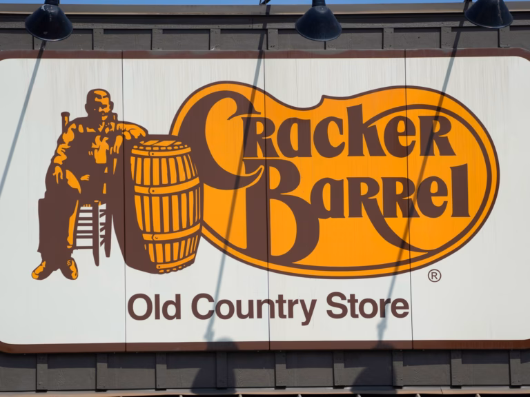 Cracker Barrel Brings Back Classic Logo in Response to Public Outcry Triggered by Trump’s Involvement | Commerce and Finance