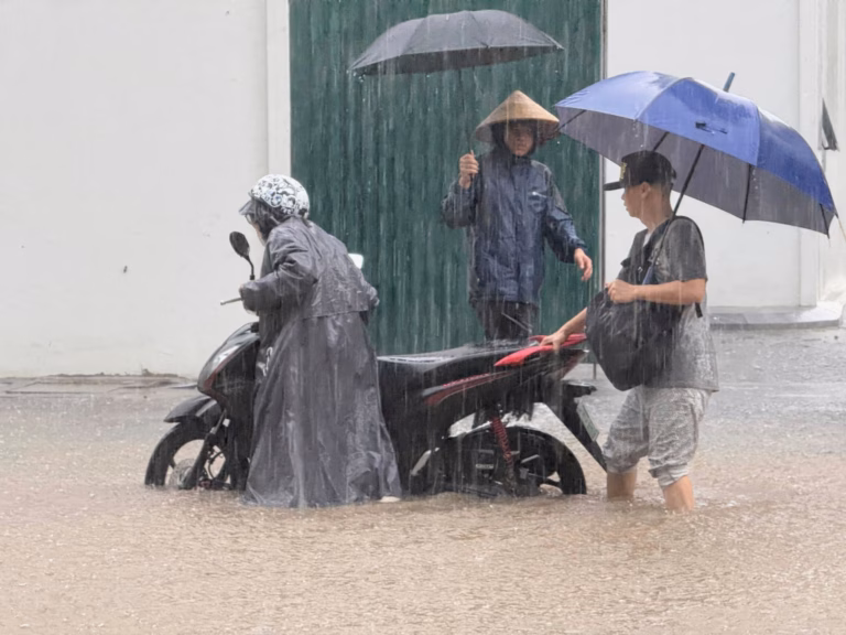 Three Lose Their Lives as Typhoon Kajiki Hits Vietnam, Causes Heavy Flooding in Hanoi | Latest Climate Crisis Updates