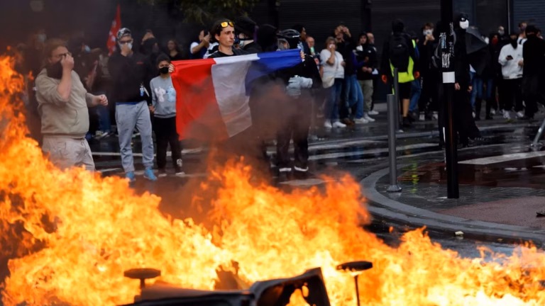 A massive “Block Everything” demonstration unfolds as France’s newly appointed Prime Minister confronts their initial challenge, with approximately 200,000 protesters flooding the streets.