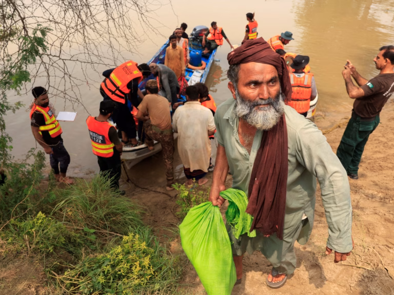 Deadly waterborne disease concerns rise in Pakistan amidst intensifying environmental disaster impacts | Global Warming Updates