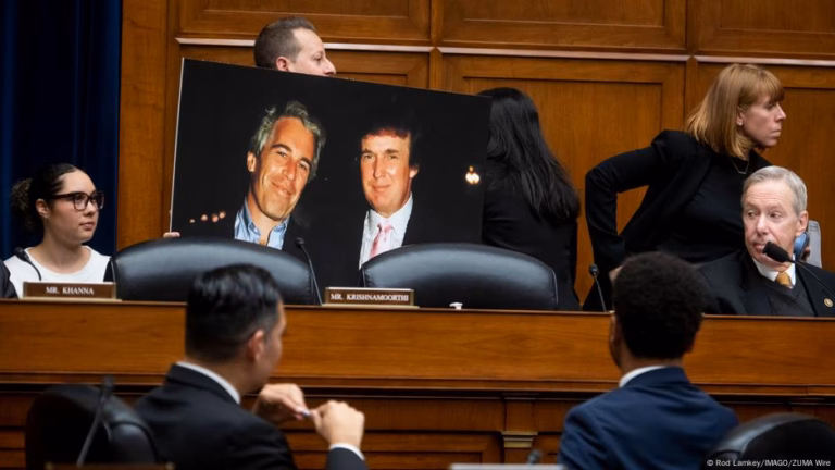Legislative body publishes purported Trump-EPstein correspondence – DW – 09/09/2025